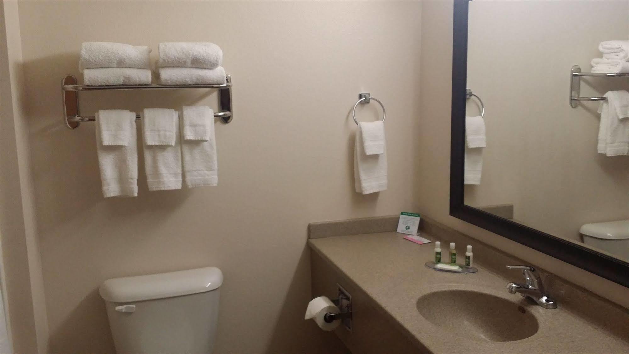 American Inn & Suites Parkers Prairie Dış mekan fotoğraf