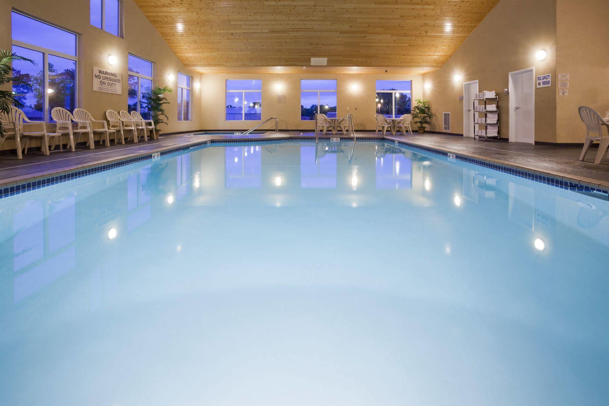 American Inn & Suites Parkers Prairie Dış mekan fotoğraf
